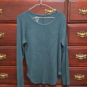 24/7 Maurices Emerald Green Ribbed Long Sleeve Top. Size M